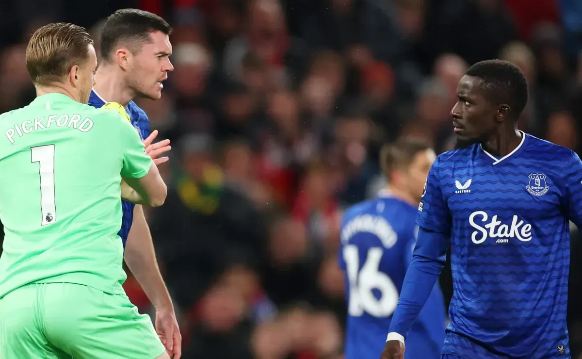 Everton’s Gueye was sent off after punching teammate Keane in the Premier League match against Manchester United Everton’s Gueye was sent off after punching teammate Keane in the Premier League match against Manchester United