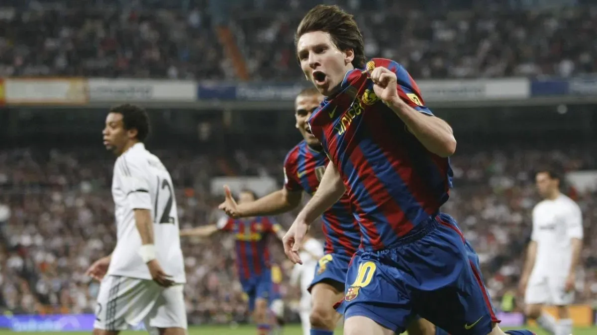 Mbappé marcando gol en el clásico Real Madrid vs Barcelona