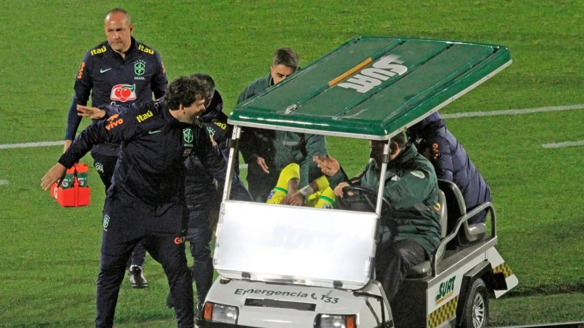 Neymar sustained an injury with Brazil that is ruling him out of all action for months.