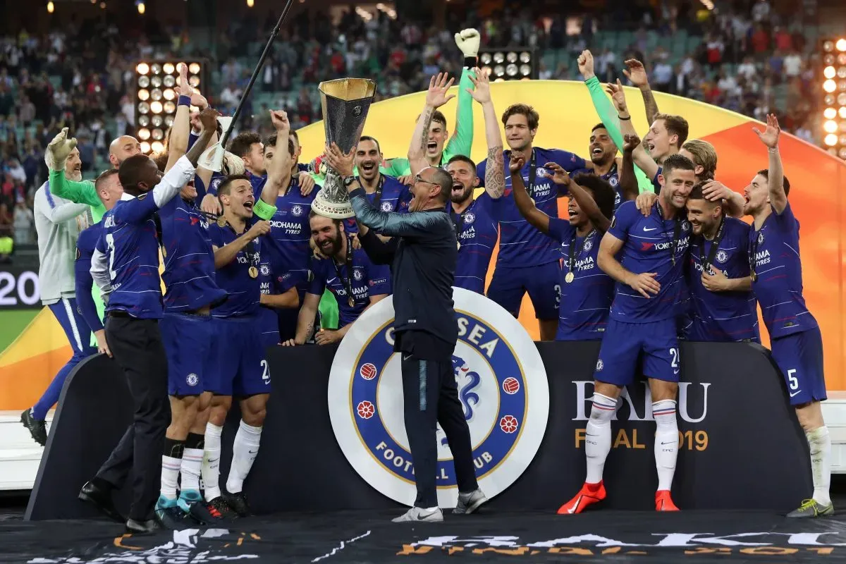 Sarri won his first trophy as a professional coach with Chelsea in the 2018/19 Europa League