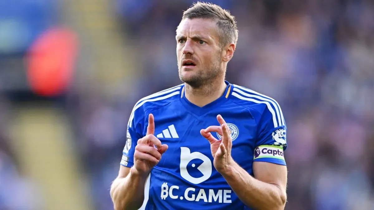 Jamie Vardy of Leicester City gestures to the fansduring the Premier League match between Leicester City FC and AFC Bournemouth at The King Power Stadium on October 05, 2024. (Source: Dan Mullan/Getty Images)