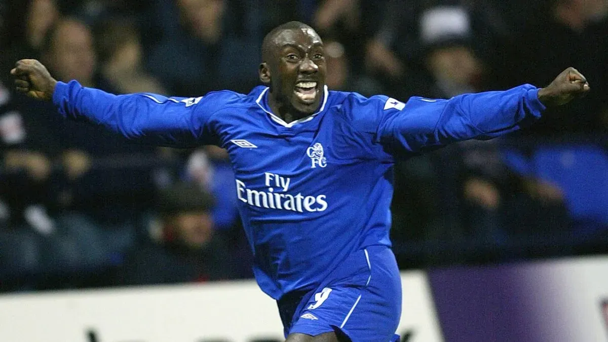 Jimmy Floyd Hasselbaink of Chelsea celebrates scoring during the FA Barclaycard Premiership match between Bolton Wanderers and Chelsea in 2002. (Source: Mark Thompson/Getty Images)