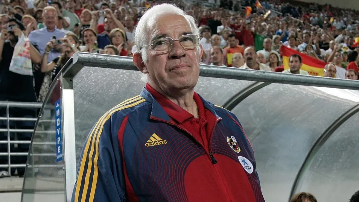 Luis Aragones waits for the friendly International soccer match between Spain and Argentina to begin at the Nueva Condomina stadium on October 11, 2006. (Source: Denis Doyle/Getty Images)