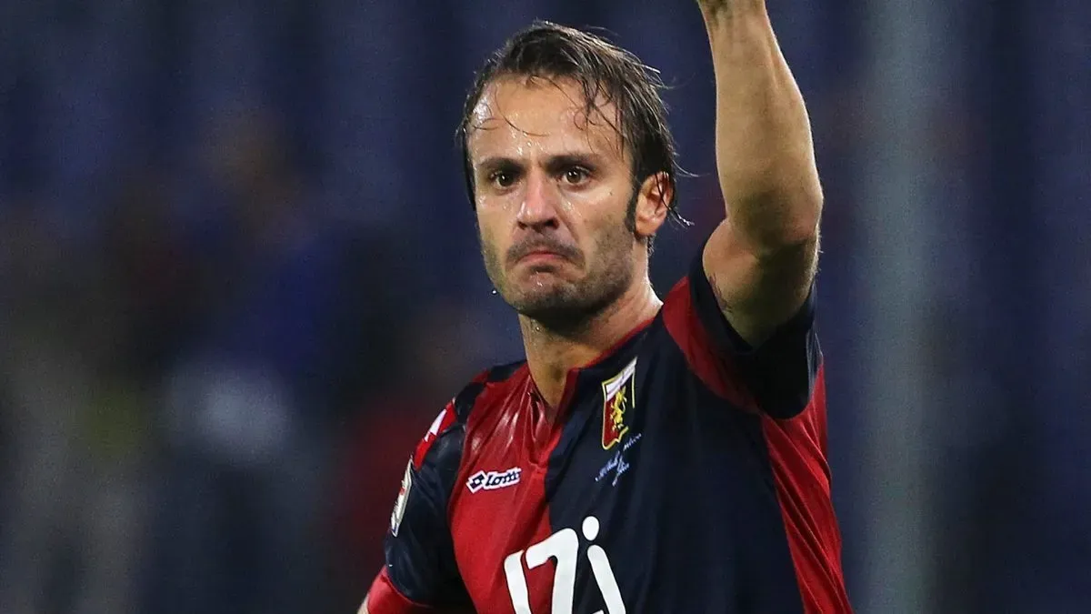 Alberto Gilardino of Genoa CFC celebrates after scoring the opening goal during the Serie A match between Genoa CFC and Parma FC at Stadio Luigi Ferraris on October 30, 2013. (Source: Marco Luzzani/Getty Images)