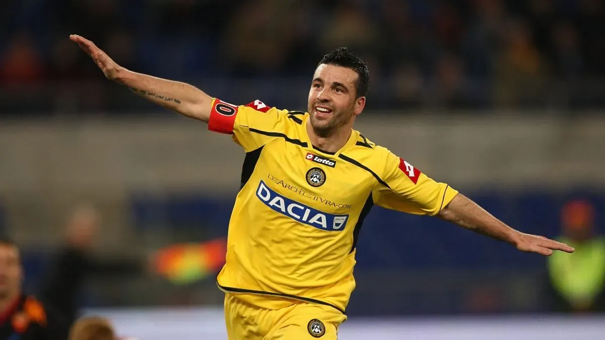 Antonio Di Natale of Udinese Calcio celebrates the second goal during the Serie A match between AS Roma and Udinese Calcio at Stadio Olimpico on March 20, 2010. (Source: Paolo Bruno/Getty Images)