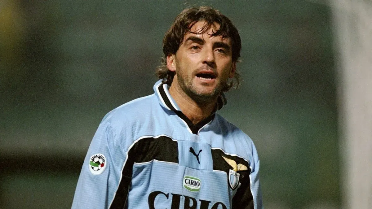 Roberto Mancini of Lazio in action during the Serie A match against Venezia played at the Pialugi Penzo Stadium in 2000. (Source: Claudio Villa /Allsport)