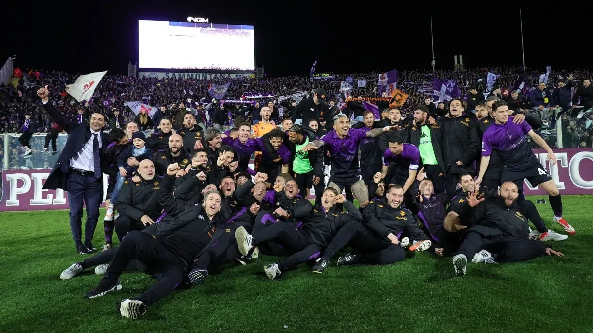 ACF Fiorentina players and Raffaele Palladino celebrate the victory after the Serie A Match between Fiorentina and Juventus in Stadio Artemio Franchi on March 16, 2025. (Source: Gabriele Maltinti/Getty Images)
