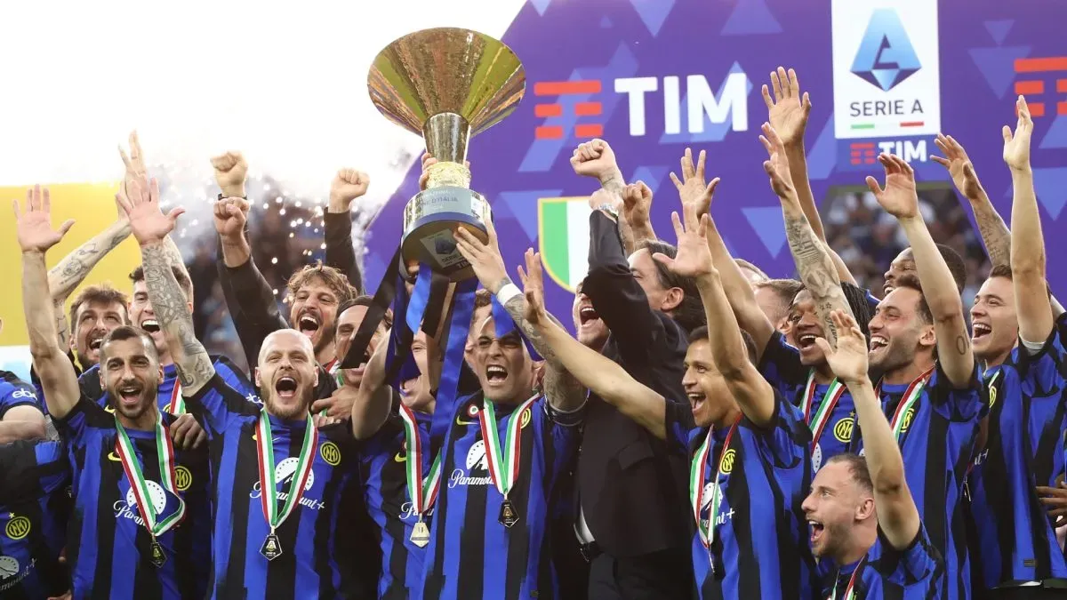 Lautaro Martinez from FC Internazionale lifts the Serie A Tim Scudetto Title Trophy on full-time after the team's draw in the Serie A Tim match in 2024 (Source: Marco Luzzani/Getty Images)