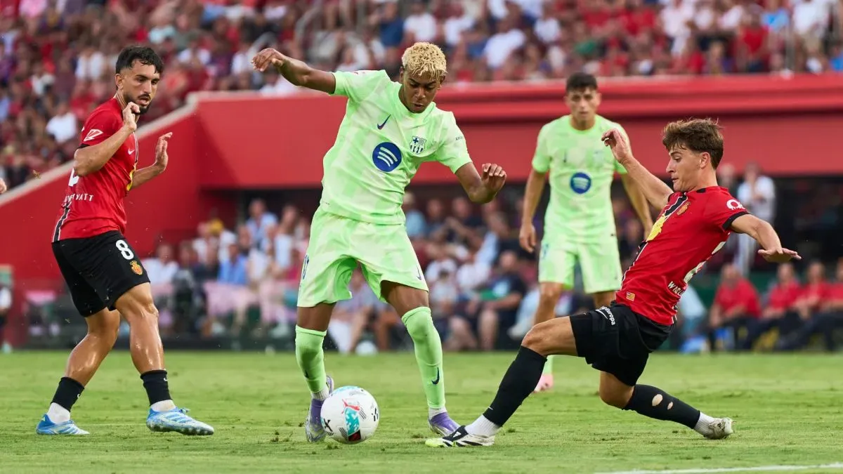 Pablo Torre of RCD Mallorca and Lamine Yamal of FC Barcelona competes for the ball during the LaLiga EA Sports match between RCD Mallorca and FC Barcelona at Estadio de Son Moix on August 16, 2025 in Mallorca, Spain.