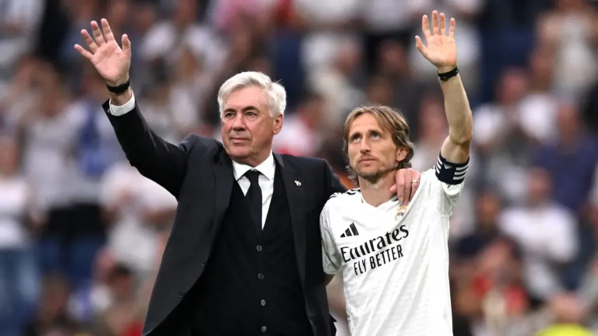 Carlo Ancelotti, Head Coach of Real Madrid, acknowledges the fans with Luka Modric following his final appearance for Real Madrid after the LaLiga match between Real Madrid CF and Real Sociedad at Estadio Santiago Bernabeu on May 24, 2025 in Madrid, Spain.