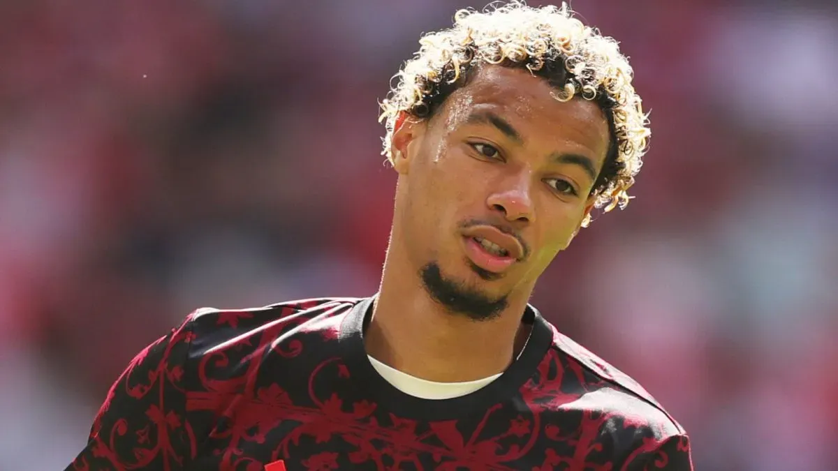 Hugo Ekitike warms up prior to the 2025 FA Community Shield match between Crystal Palace and Liverpool at Wembley Stadium on August 10, 2025. (Source: Julian Finney/Getty Images)