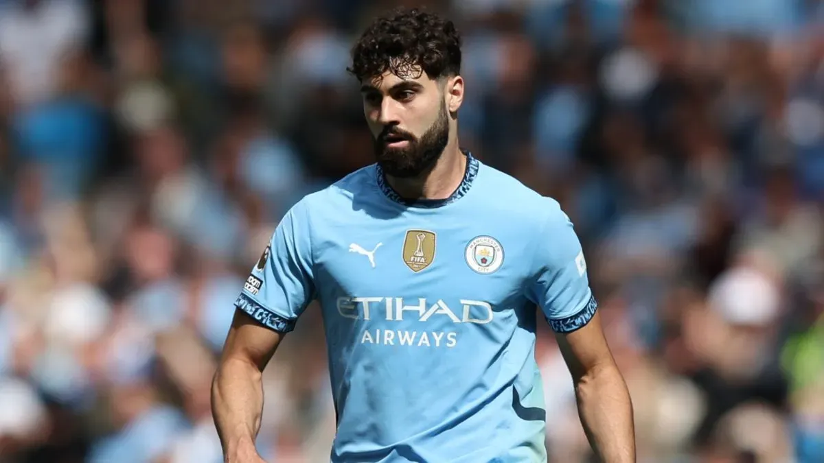 Josko Gvardiol of Manchester City during the Premier League match between Manchester City FC and Crystal Palace FC at Etihad Stadium on April 12, 2025. (Source: Matt McNulty/Getty Images)