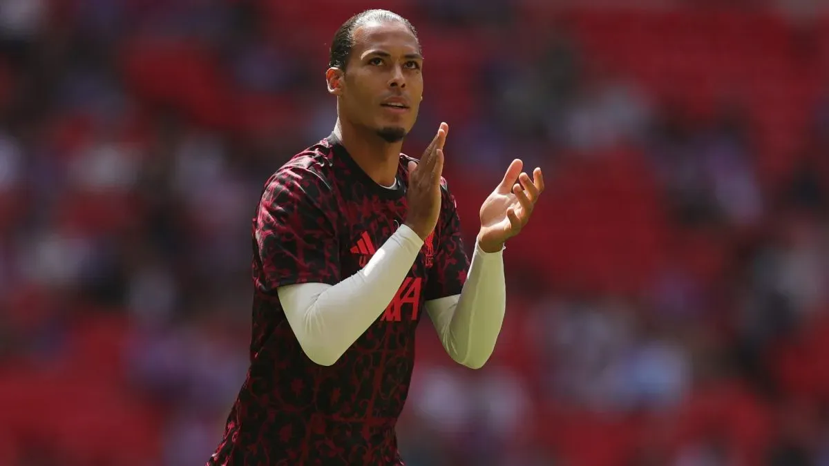 Virgil van Dijk of Liverpool acknowledges the fans during the warm up prior to the 2025 FA Community Shield match on August 10, 2025. (Source: Julian Finney/Getty Images)