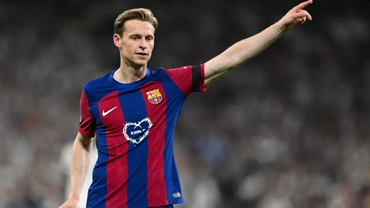 Frenkie de Jong of FC Barcelona reacts during the LaLiga EA Sports match between Real Madrid CF and FC Barcelona at Estadio Santiago Bernabeu on April 21, 2024. (Source: David Ramos/Getty Images)
