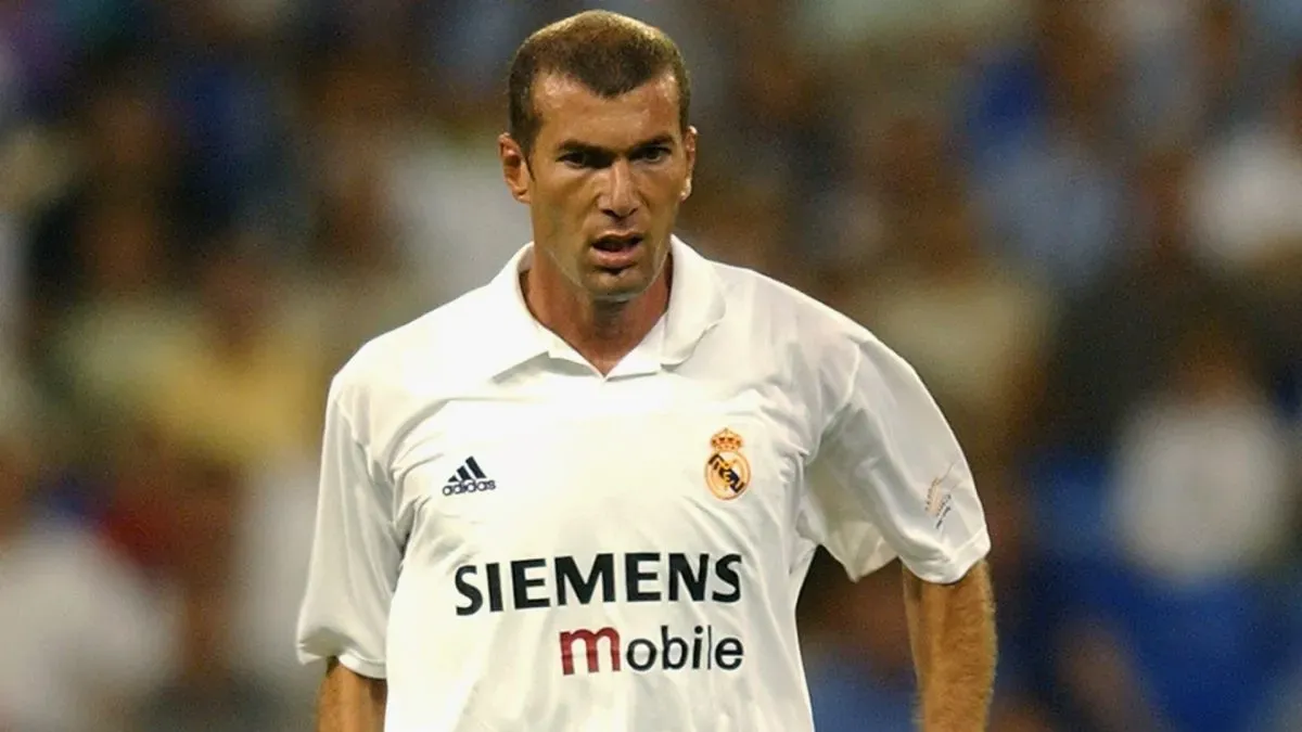 Zinedine Zidane of Real Madrid on the ball during the Real Madrid Centenary Tournament match between Real Madrid and Liverpool at the Santiago Bernabeu Stadium in 2002. (Source: Shaun Botterill/Getty Images)
