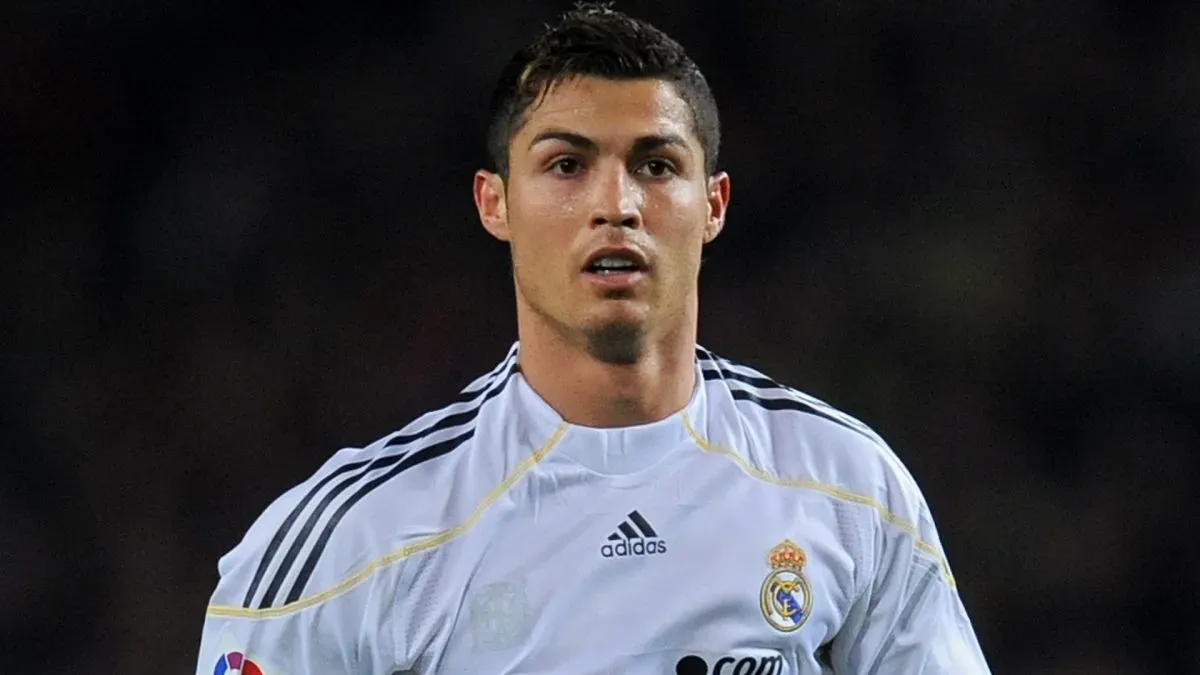 Cristiano Ronaldo of Real Madrid looks on during the La Liga match between Barcelona and Real Madrid at the Camp Nou Stadium on November 29, 2009. (Source: Jasper Juinen/Getty Images)