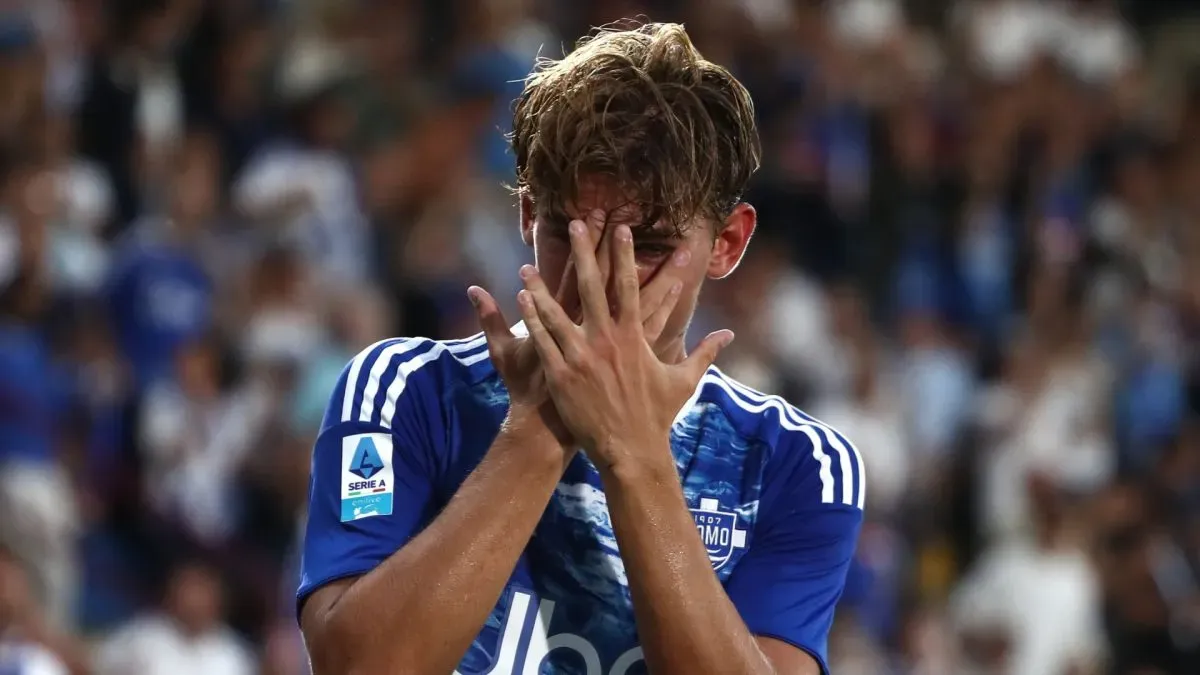 Nico Paz of Como 1907 celebrates after scoring their team's second goal during the Serie A match between Como 1907 and SS Lazio at Giuseppe Sinigaglia Stadium on August 24, 2025 in Como, Italy.
