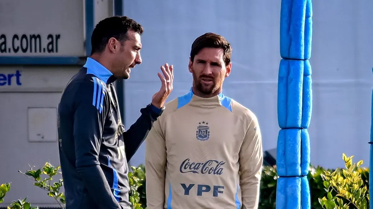 Head coach Lionel Scaloni (L) and Lionel Messi (R) of Argentina national team during a training session.