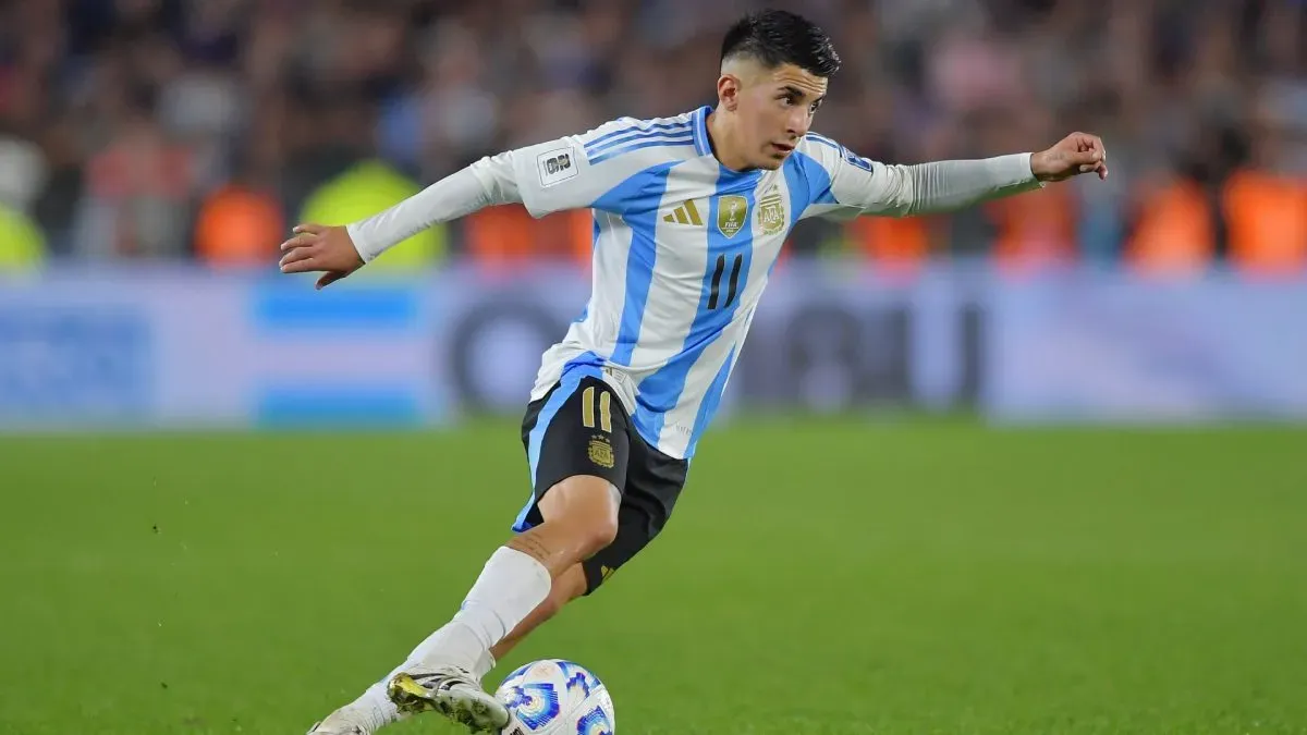 Thiago Almada of Argentina runs with the ball during the FIFA World Cup 2026 South American Qualifier match between Argentina and Colombia.