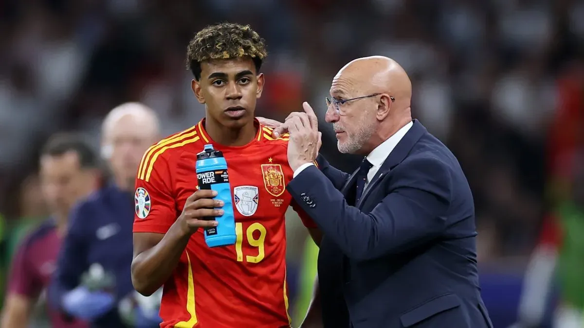 Lamine Yamal of Spain speaks with Luis de la Fuente, Head Coach of Spain, during the UEFA EURO 2024 final match between Spain and England at Olympiastadion on July 14, 2024 in Berlin, Germany.