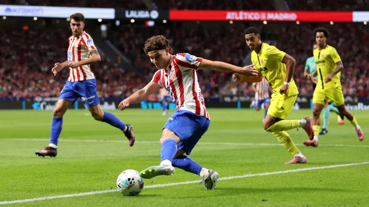 Julian Alvarez of Atletico de Madrid controls the ball during the LaLiga EA Sports match between Atletico de Madrid and Villarreal CF at Riyadh Air Metropolitano on September 13, 2025 in Madrid, Spain.