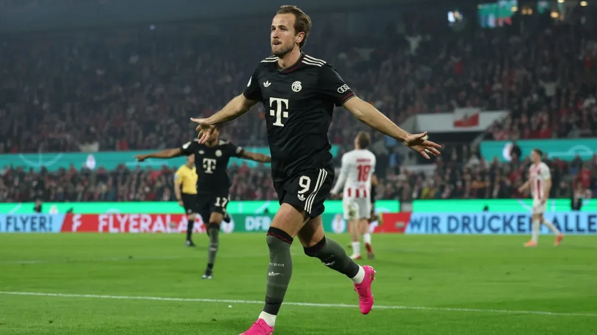 Harry Kane of FC Bayern Munich celebrates scoring against 1. FC Köln.