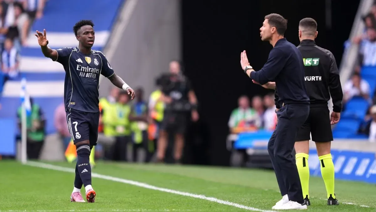 Vinicius Junior interacts with Xabi Alonso, Head Coach of Real Madrid.