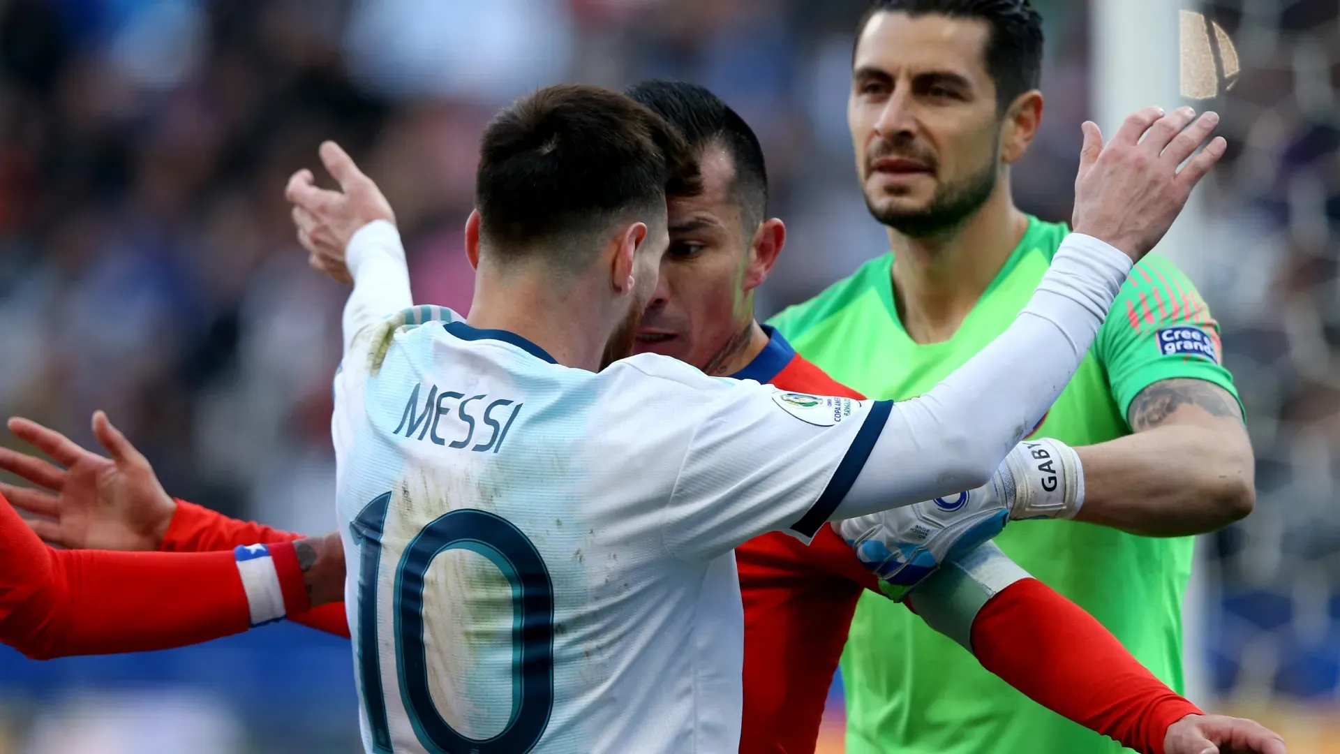 Gary Medel of Chile argues with Lionel Messi of Argentina in Copa America Brazil 2019.