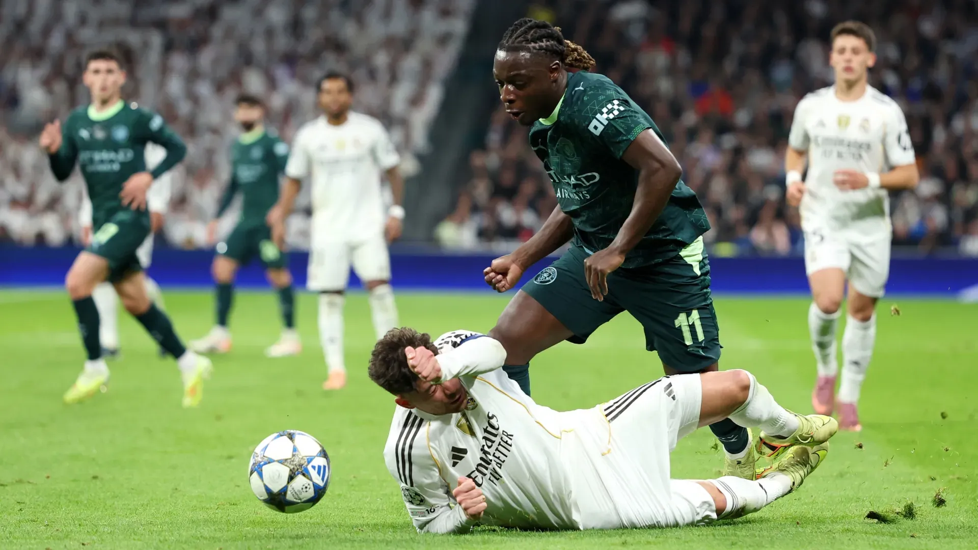 Manchester City's Jeremy Doku and Real Madrid's Federico Valverde