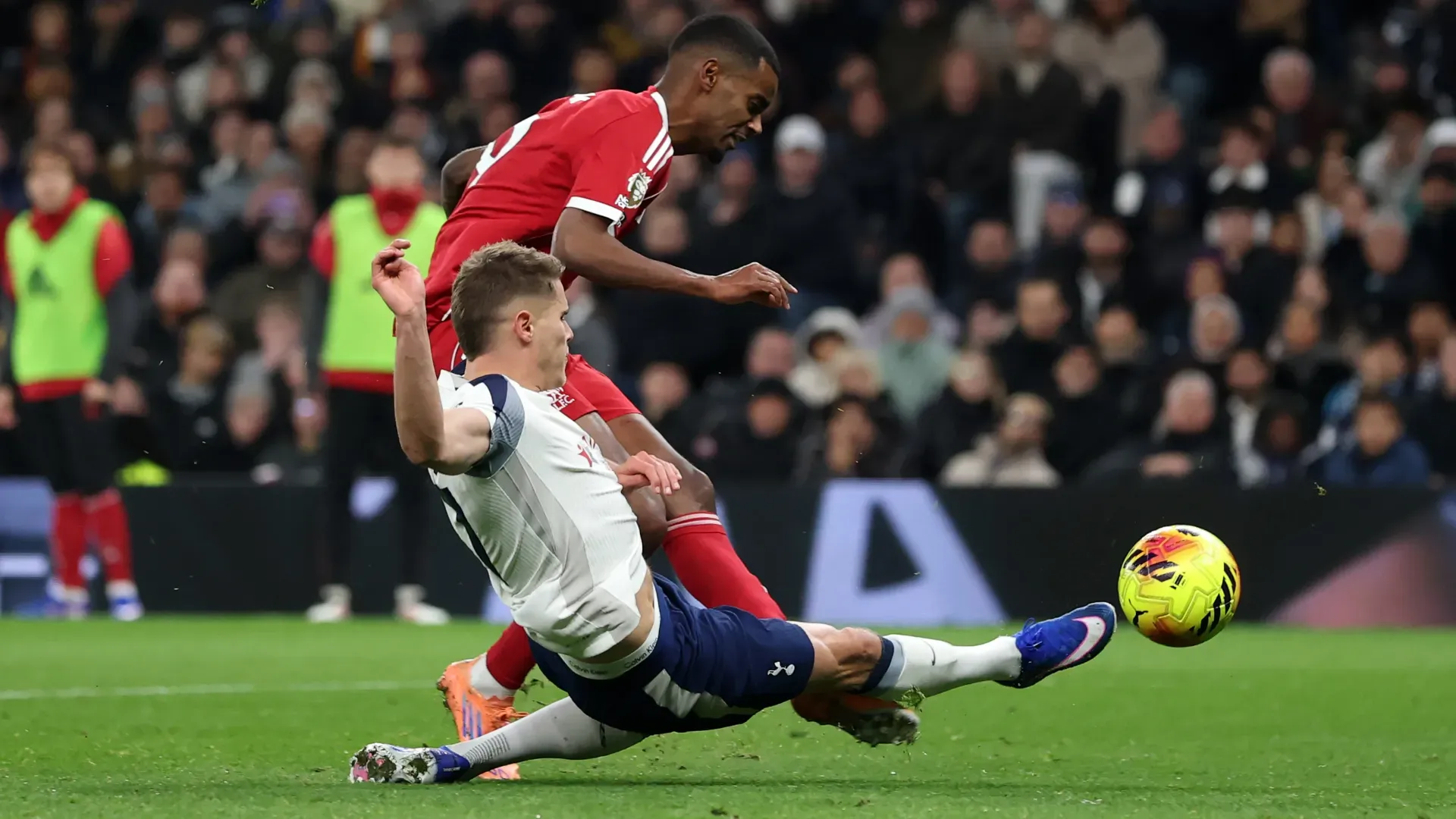 isak liverpool injury