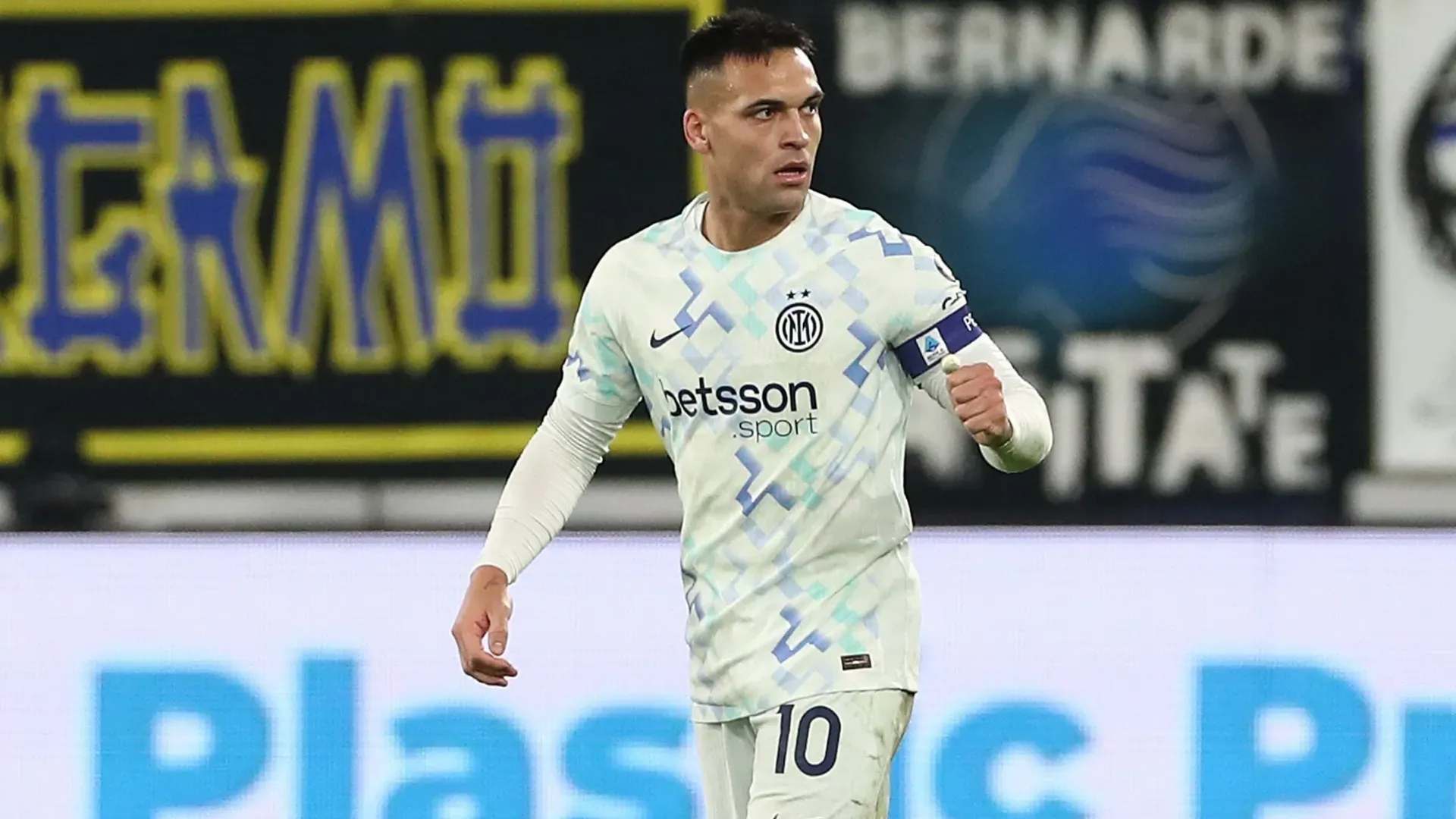 Lautaro Martinez of FC Internazionale celebrates after scoring against Atalanta BC.
