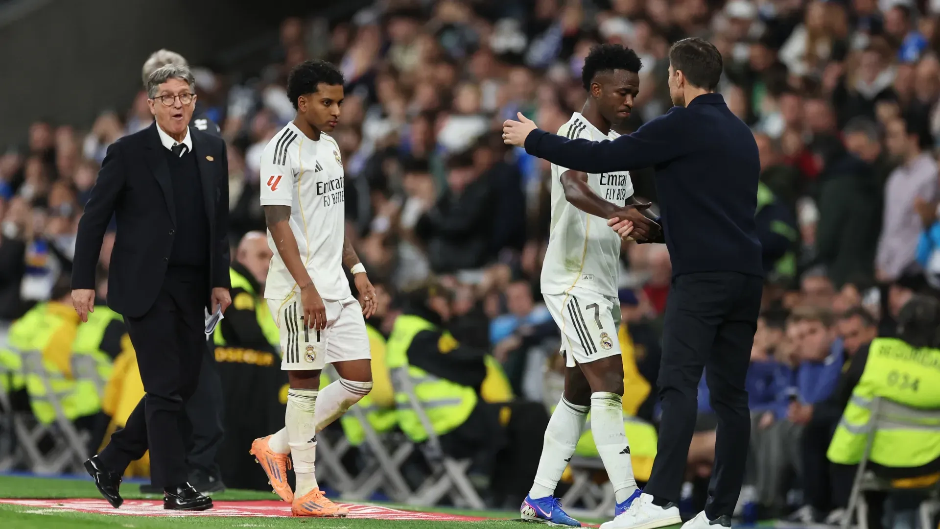 Vinicius Junior of Real Madrid being subbed off.