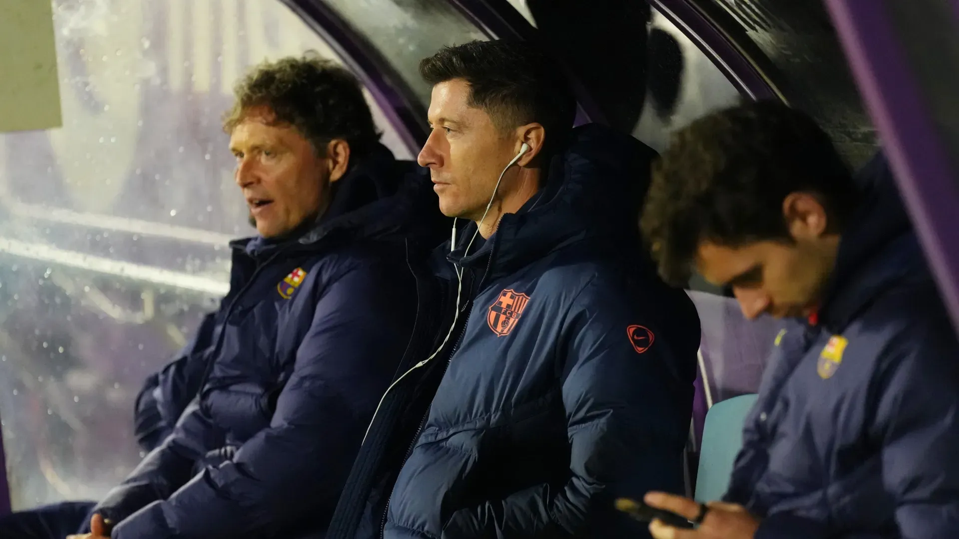 Robert Lewandowski of FC Barcelona sitting on the bench against CD Guadalajara.